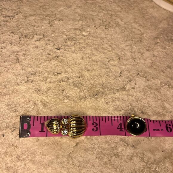 Fashion vintage clip on earring set of 2 - Picture 6 of 6